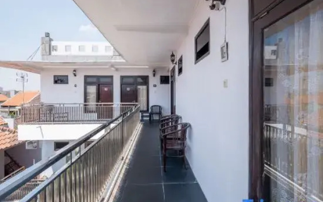 RedDoorz @ Gunungsari Surabaya 2