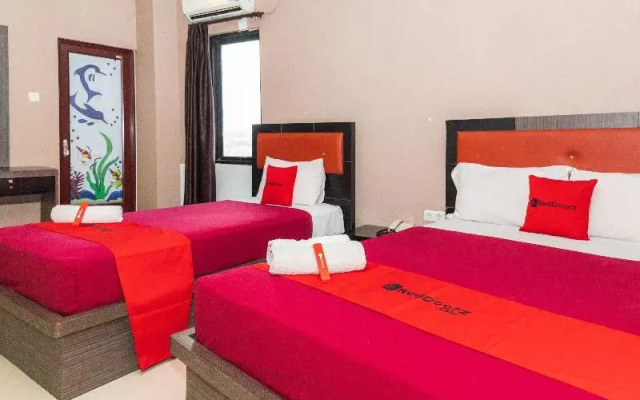 Elfah Hotel Manado by RedDoorz