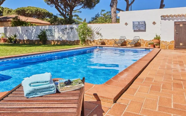 Villa Maymonis Chiclana de la Frontera by Ruralidays