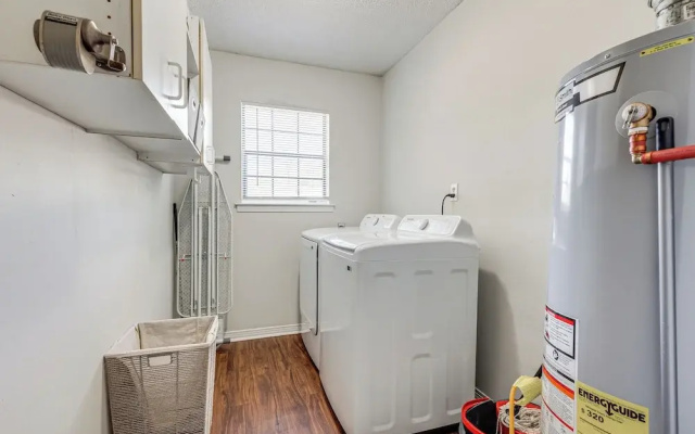 Charming Satsuma Home ~ 14 Mi to Mobile!