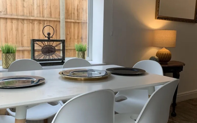 Allure Watford Apartment