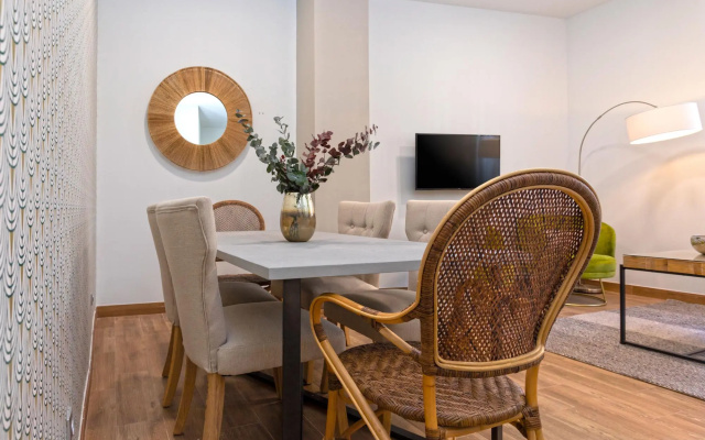 Magnificent apartment with patio in the city center. Recaredo II