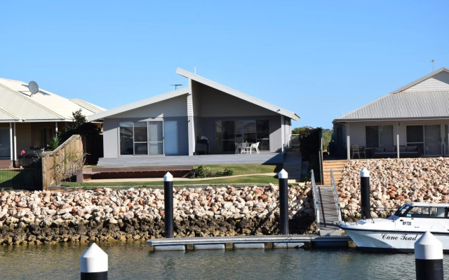 The Carnarvon Luxury Canal Home
