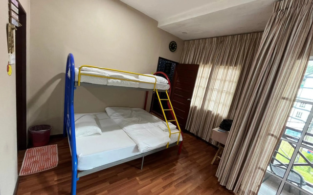 Iris House Resort & Apartment
