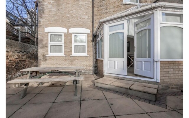 2 Bedroom in Kew Gardens - Clarendon Garden