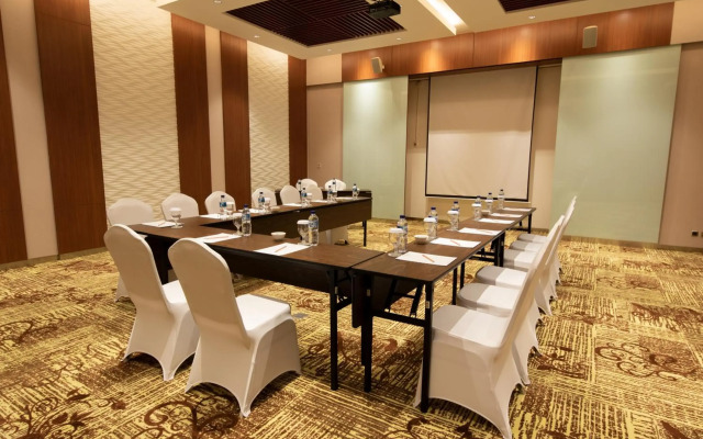 Avenzel Hotel & Convention Cibubur