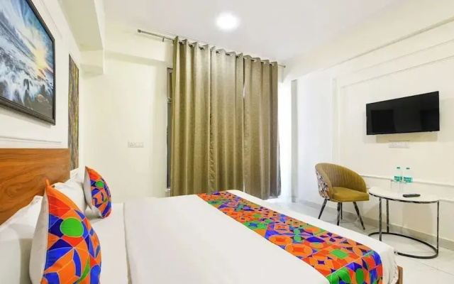 Hotel Golden Petals