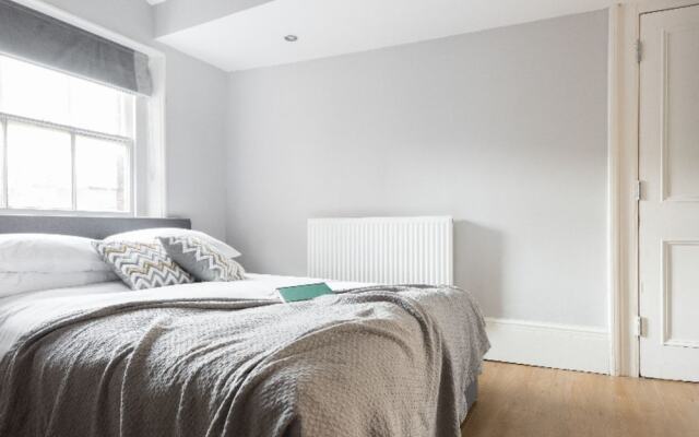 The Riverside Escape - 3bdr in 3 Central Apartments