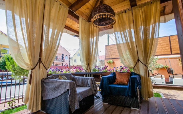 Zhemchug Village Hotel