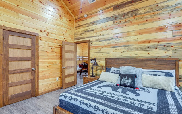 Close to Hiking & Attractions: Smoky Mtn Cabin