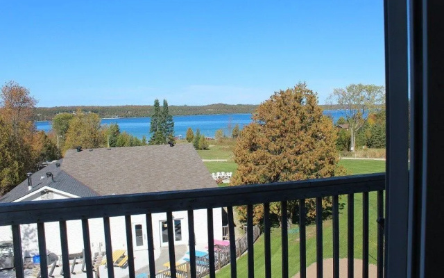 Waterview On The Bay