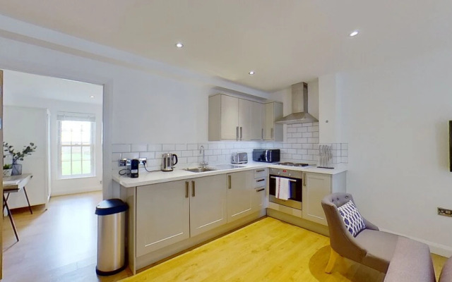 BookedUK - Cosy but spacious apartment