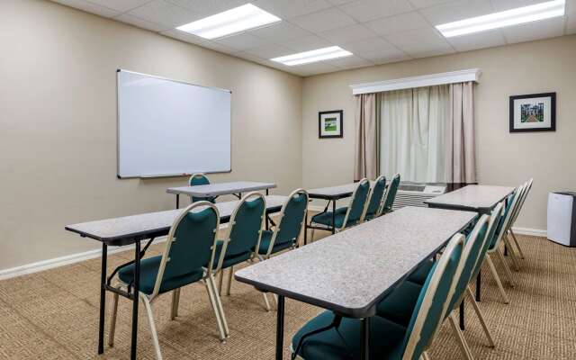 Comfort Inn & Suites DeLand - near University