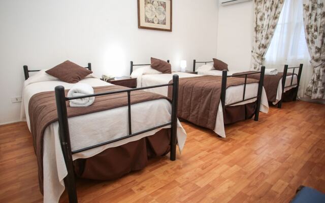 Hostal Plaza Londres 77