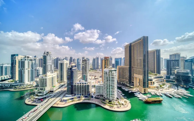 Premium 2BR Apt w Marina Views