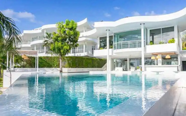 Ocean Beachfront Smart Unit