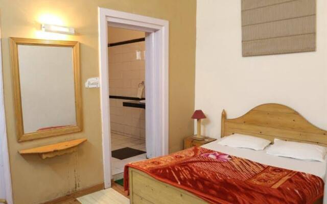 The Royale Oaks Hotel