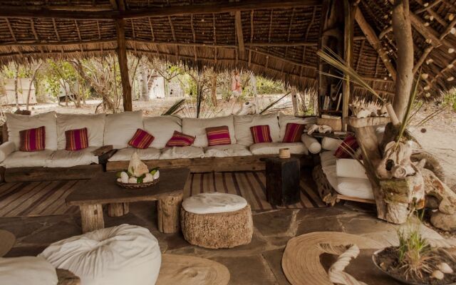 H12 Delta Dunes Lodge