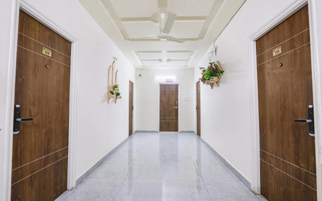 Fabhotel Golden Hitech