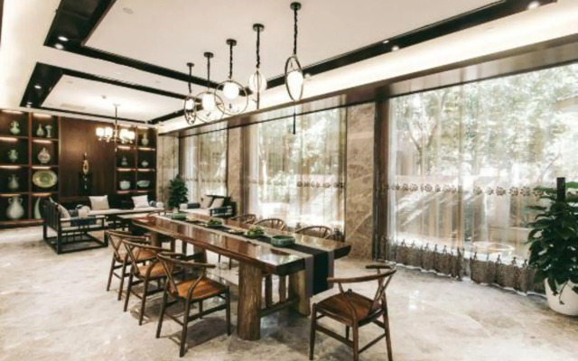 Longquan Nanguo Garden Hotel
