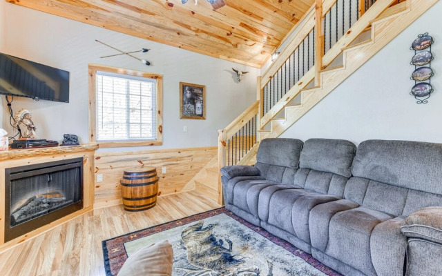 Hillside Cabin + Grill - Near Smoky Mountains