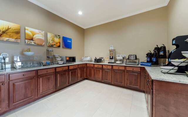 Comfort Inn & Suites Harrah