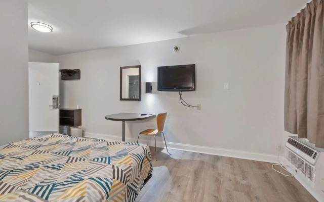 Motel 6 Normal, IL - Bloomington Area