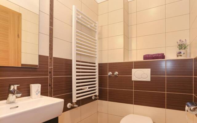 Awesome Home in Dugopolje With Wifi and 4 Bedrooms