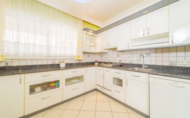 Pleasant Flat Near Beach With Sea View in Alanya
