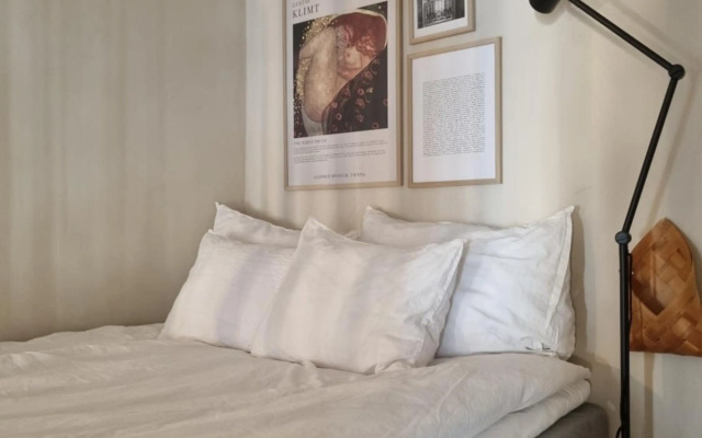 Hurmaava ullakkoasunto Vanhan Rauman laidalla