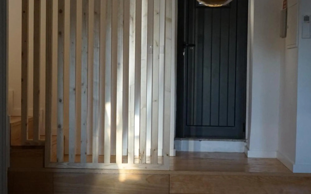 Modern house - air cond, free parking, breakfast