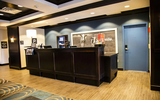 Hampton Inn & Suites Sharon, PA