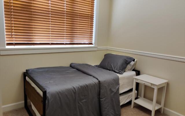 Modern & Comfy 2brdm Condo in Langley - Close to Highway 1