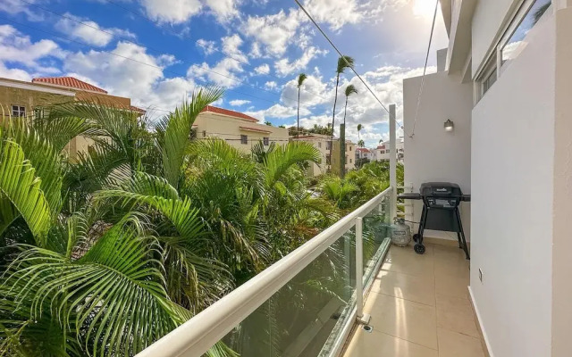 Beautiful 2 BR Apartment With BBQ