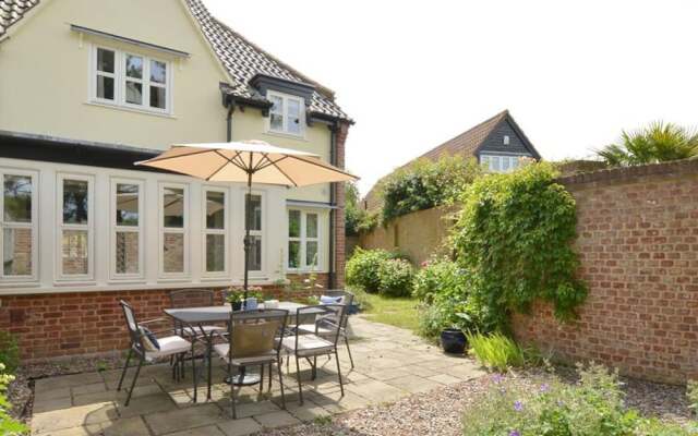 Restful Holiday Home in Aldeburgh With Garden