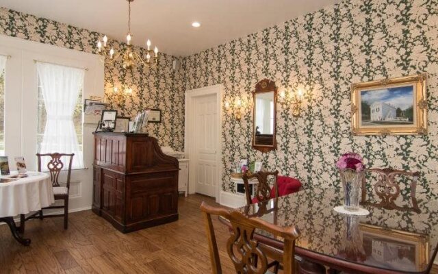 The Rochester Inn, A Historic Hotel