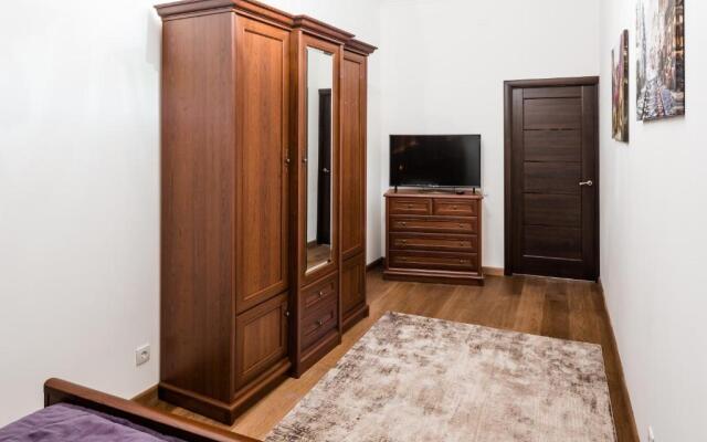 Romari площа Міцкевича