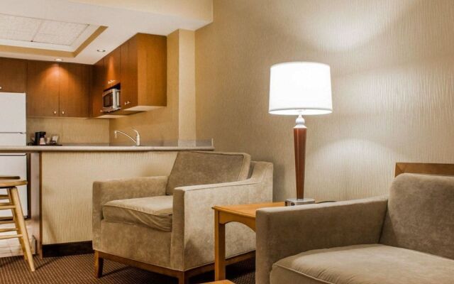 Quality Inn & Suites Riverfront Oswego