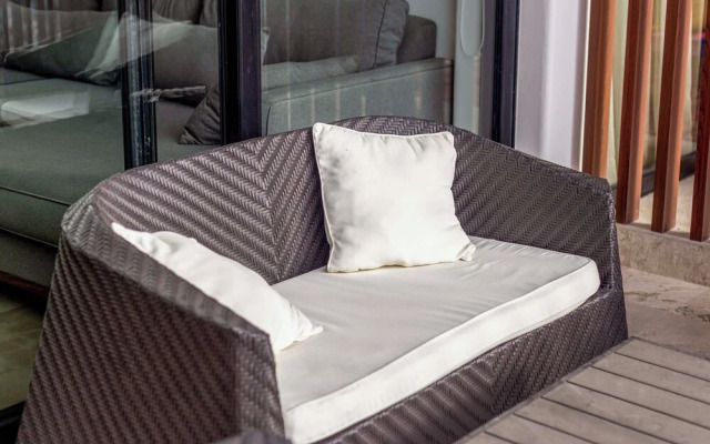 Exclusive 5th Ave Apt with Private Pool