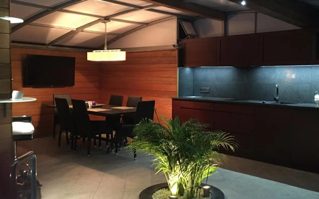 Apartament z prywatnym, krytym basenem