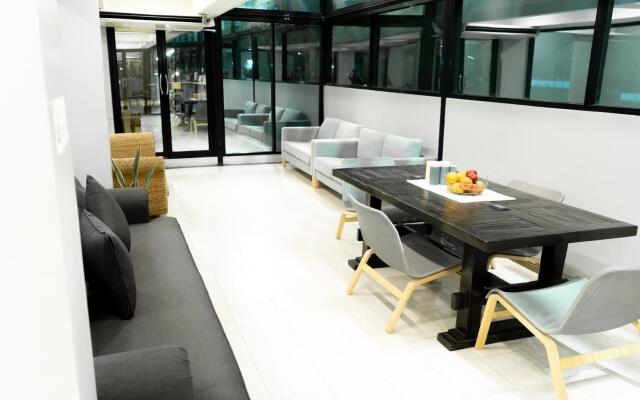 RoomQuest Bangkok Don Mueang Airport 1