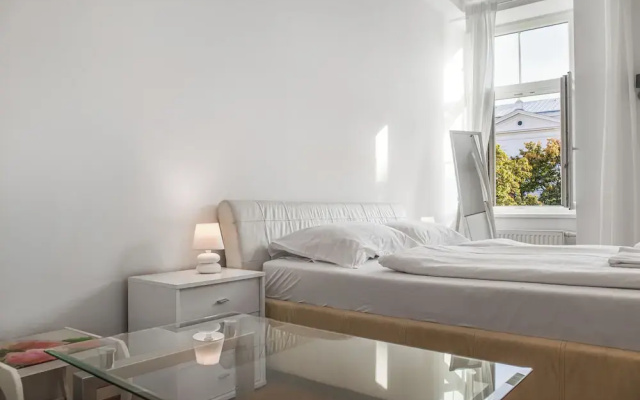 Spacious 7BR Apartment Hauptbahnhof