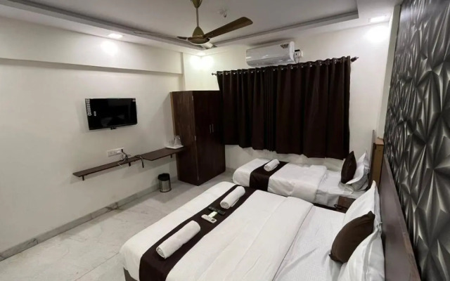 Hotel Plaza Rooms - Prabhadevi Dadar