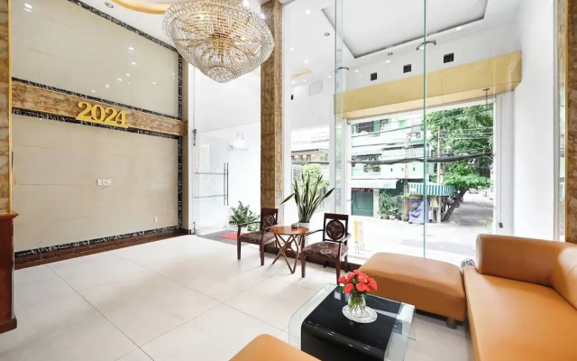 Queen Hotel Saigon Airport