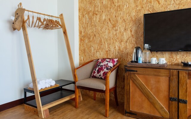 K&B Happy Hostel
