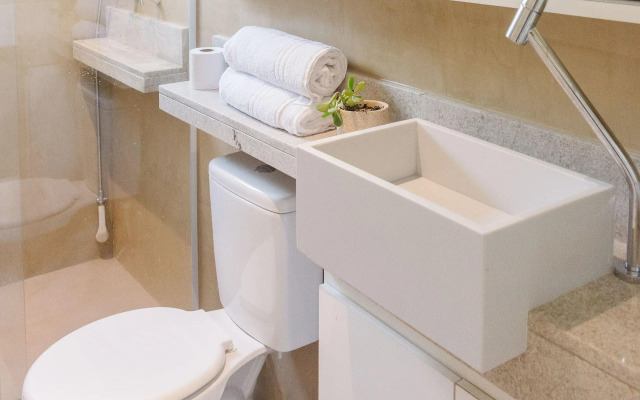 Apto. moderno em condomínio com piscina CME0107