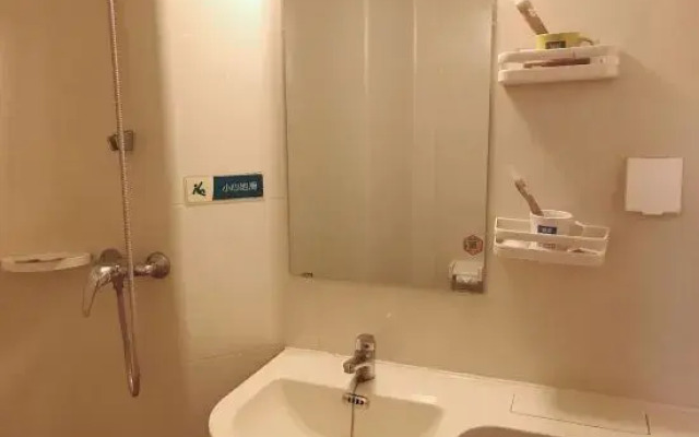 Eaka Hotel
