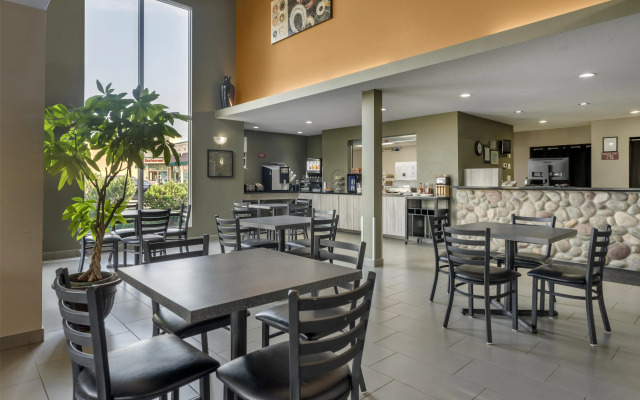 SureStay Plus Hotel by Best Western Lethbridge