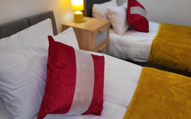 Luxury River View 2-bed Apt, Wifi, Garden, River