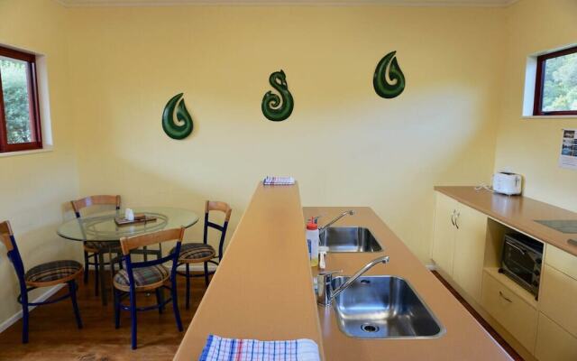 Whistling Frog Cafe & Accommodation